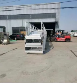 Accommodation ladder platform unit